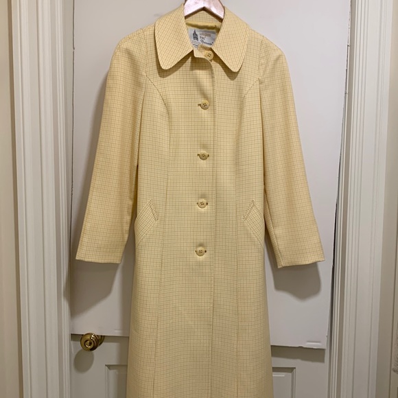 London Fog Jackets & Blazers - London Fog vintage 1960’s coat. “Maincoat” made in Baltimore Maryland. Size 10.